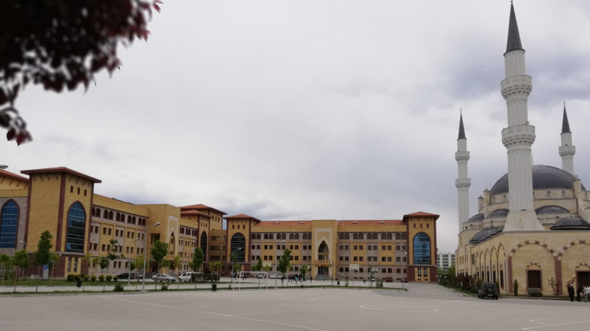 Çorum Belediyesi Prof. Dr. Hayreddin Karaman Anadolu İmam Hatip Lisesi Fotoğrafı